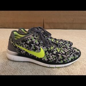 NIKE TENNIS SHOES ONLY WORN ONCE